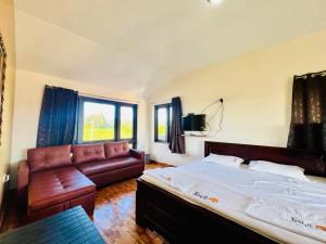 Teyt Castle - Ooty - Nilgiris