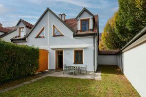 DAS BURGENNEST, 5 Personen - 1 Preis, Bademantelgang zur Therme Lutzmannsburg, Garten, Gratis Parkplatz