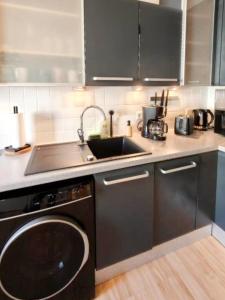 Metro-station to opera 1 min away