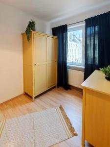 Metro-station to opera 1 min away