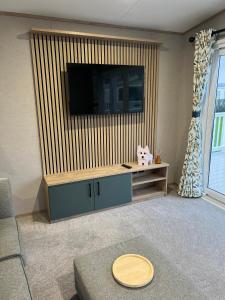 Modern Caravan 2025 with Decking