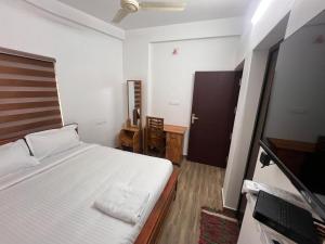 Ashtapadi Inn