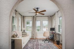 Whimsical Historic Getaway Near Golf Skiing and Wisconsin Southern Lakes