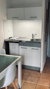 Studio Albatros avec Terrasse Parking privé Piscine proche Golf et Tennis Grasse