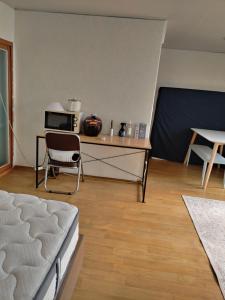 A total of 4 people on one floor of a building close to Incheon Airport that can be used for a short period of time