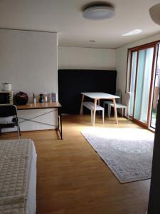 A total of 4 people on one floor of a building close to Incheon Airport that can be used for a short period of time