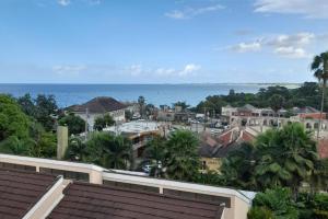 Seaview Paradise - Sleeps 3 - Pool - Parking