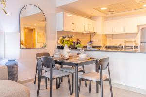 Modern 1BR Oasis - Sleek Chic Retreat