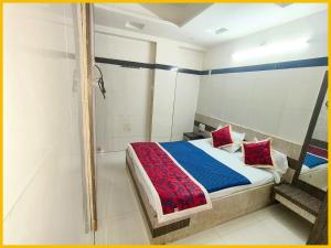 Hotel SP Inn Residency Near Shree Sai Baba Temple - Fully Air conditioned Room - Free Wifi And parking Available - Best Premium Hotel In Shirdi