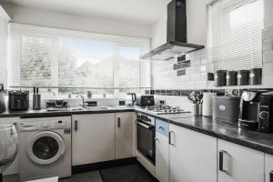 Your Brixton Escape Bright 2-Bed With Garden