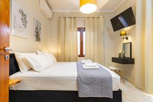 Harbour - 90sqm Spacious 2-Balcony Apartment in Chania Old Town, Venetian Port