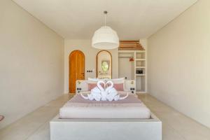 Parisian 2BR Luxury Villa 8mins walk to Beach