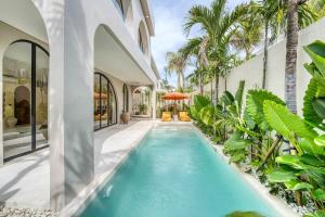 Parisian 2BR Luxury Villa 8mins walk to Beach