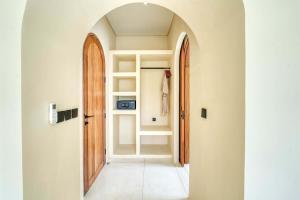 Parisian 2BR Luxury Villa 8mins walk to Beach