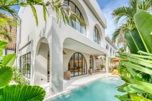 Parisian 2BR Luxury Villa 8mins walk to Beach