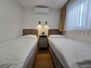 Osijek LUXURY Center Apartment - self check in, 2 parking spaces, balcony, elevator
