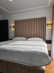 Osijek LUXURY Center Apartment - self check in, 2 parking spaces, balcony, elevator