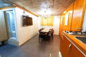 B Hongik Station,5 min 5 BR & 2Bath