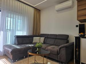 Osijek LUXURY Center Apartment - self check in, 2 parking spaces, balcony, elevator