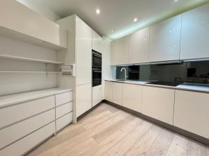 Spacious & Friendly 3-Bed Flat next to Oxford St