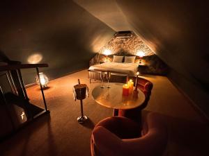 Wellness Tuin - Ultieme Partner Beleving - Privé Wellness Vakantiehuis met Privé Jacuzzi in Privé tuin, Privé Indoor Sauna en Privé Indoor Stoomcabine in Koloniale Stijl - Gratis Fles Prosecco & Leuke Partner Connect Box !