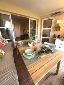 Rez de jardin Privatif clos-batiment centre FH007 -Appartement avec chambre -Parking couvert - climatisation - vue Mer -cap Estérel Pierre et vacances