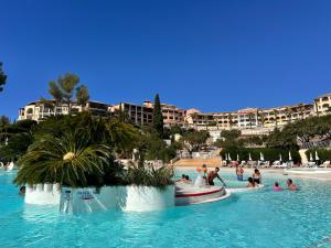 Pierre&vacances Cap Estérel centre vue Mer - jardin clos et Terrasse- piscines- Parking - climatisation - Vue Mer