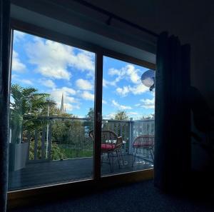 Boutique Spa apartment with Balcony & River Views