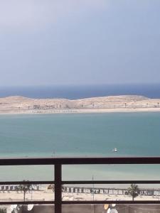 مرسي مطروح شقه مفروشه سوبر مطله علي فيو بانوراما للبحر