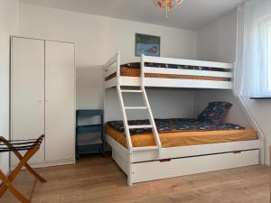 Moderne Familienwohnung mit Garten & E-Ladestation