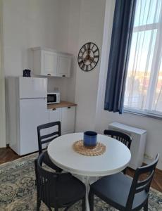 Weisz Room - City Center - Free Private Parking