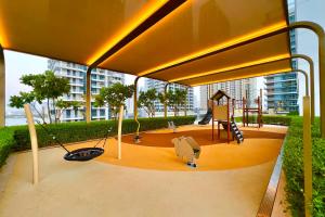 Vogue Vacation Homes, Emaar Beachfront Grand Bleu Designed by Elie Saab, near JBR and Palm Jumeirah, Two Bedroom Apartment with Balcony and Private Beach, Access toAmenities