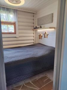 Söpö mökki Himoksella palveluiden vieressä