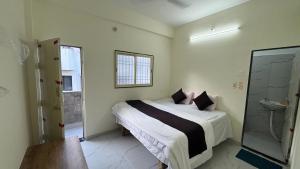 The Courtyard Palace