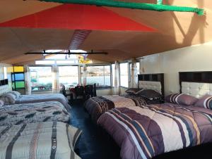 uros eco lodge family