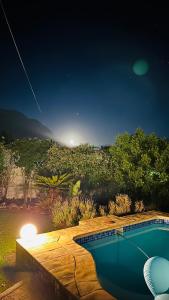 Kleine Villa mit Pool und freie Sicht auf die Berge