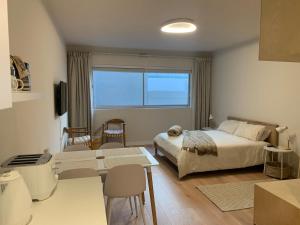 Coastal Studio - Prime Location