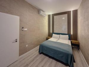 S8 Downtown Apartments with Optional Garage