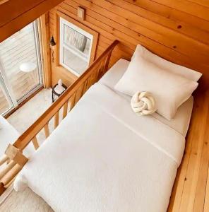 Stunning Tree House Tucked Away Among the Trees near Germantown, Kentucky