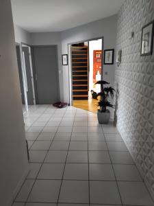 Chambre 20 m2 S de B et WC privés, Garage