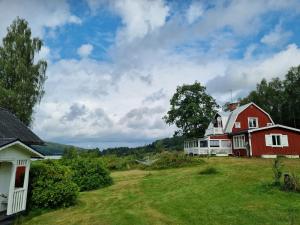 Idyllic Lake House in Sweden