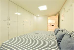 서울 홍대 다정게스트하우스 홍대입구역7번출구 넓은공간 단독전체사용 파티가능