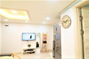 서울 홍대 다정게스트하우스 홍대입구역7번출구 넓은공간 단독전체사용 파티가능