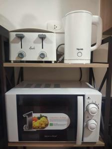 Red Residences Modern Apartment with City View in Makati