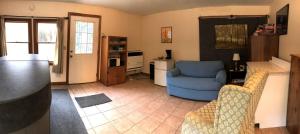 Cozy Studio Cabin Rental with Hot Tub Perfect for Glamping in Ohio