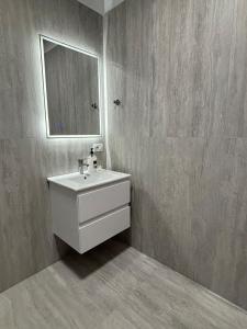 10-th floor flat with stunning city view