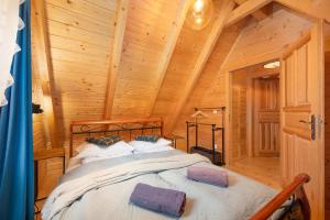 Elegancki domek w górach, jeden na dużej, szczelnie ogrodzonej działce, przyjmujemy psy, Łopuszna, blisko Nowego Targu i Białki Tatrzańskiej