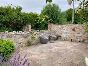 Wilfs Barn, romantic cottage with free parking