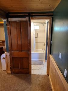 Rustic Cabin Rental near Bryce Canyon National Park in Panguitch, Utah