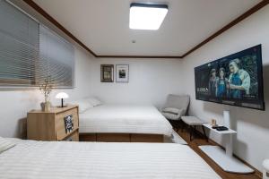 Open Deal! Line 2 and 7 Station Area, Seongsu, Seoul Forest, Han River, Airport Bus 2min